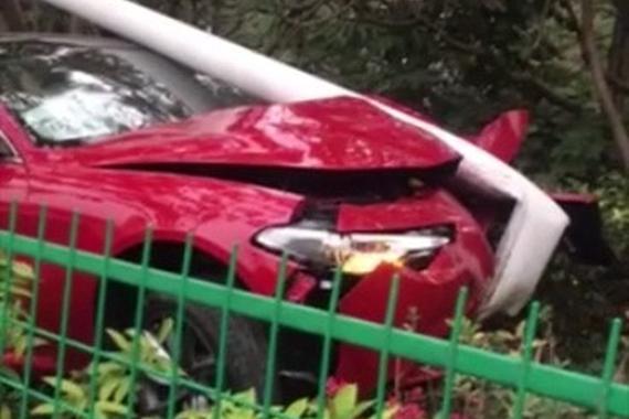 视频：男司机狂飙引女子称赞！立刻被打脸