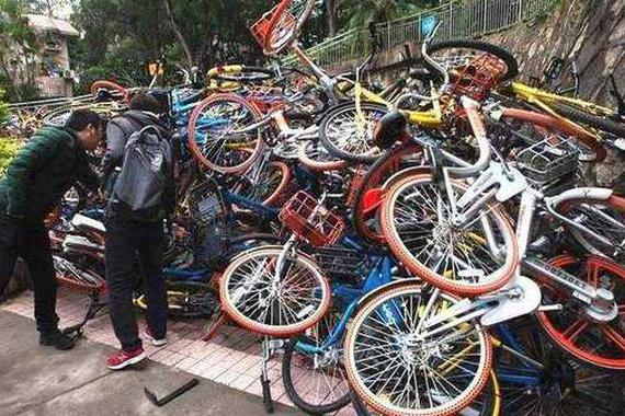 调查显示：超97%受访者认为共享单车乱停放