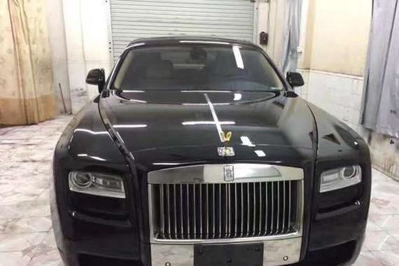 车主朋友圈炫富晒劳斯莱斯，亲戚纷纷围观