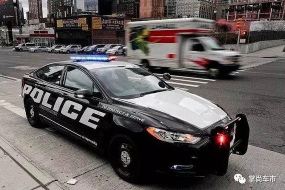 福特混动成警车了？难道能追得上飙车党？