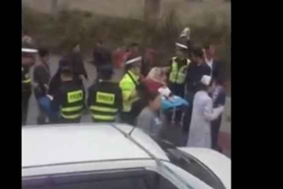 视频：突发！贵州一客车坠河致13死6伤