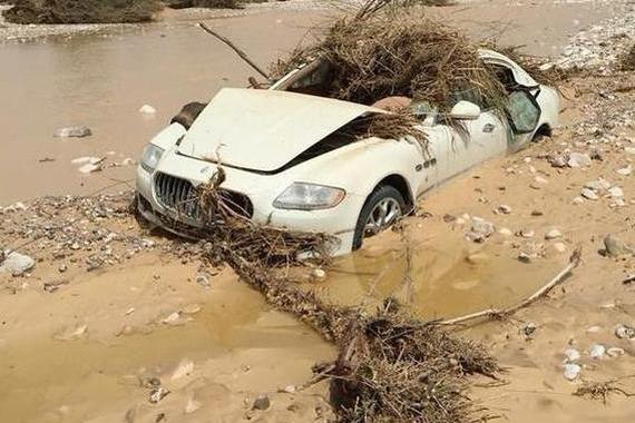 250万的豪车在河里泡几年，捞起来修？