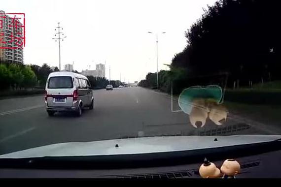 视频：这个比亚迪漂移掉头我给满分！