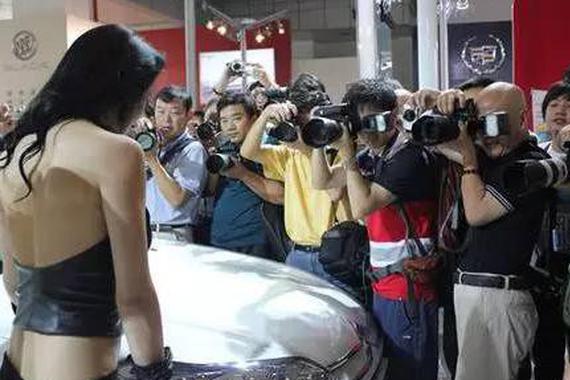 上海车展惊现高仿版赵丽颖、王珞丹