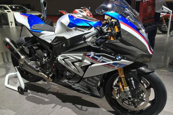 解读宝马最新高能摩托赛车HP4 RACE