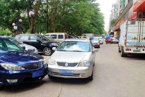 发生事故后该不该马上挪车？小心吃大亏！