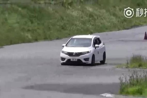 视频：GK5这漂移没漂好，摔跤了