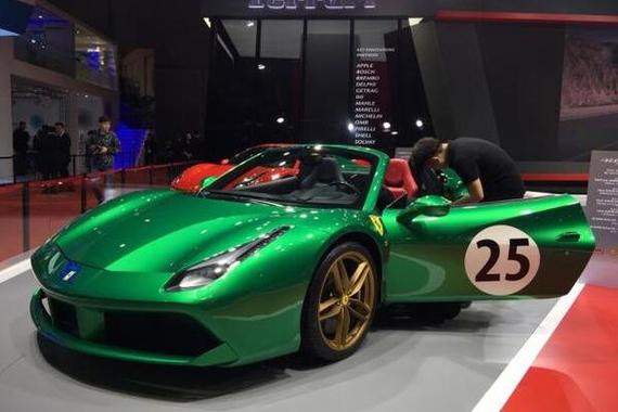 出大事了 这辆488 Spider没有法拉利红