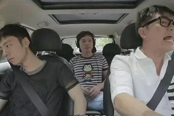 开车被别怎么办？能忍则忍不要从右侧超车