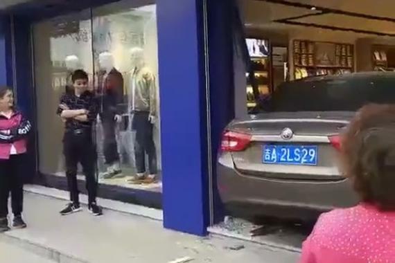 视频：一年逛两次海澜之家？这是第几次