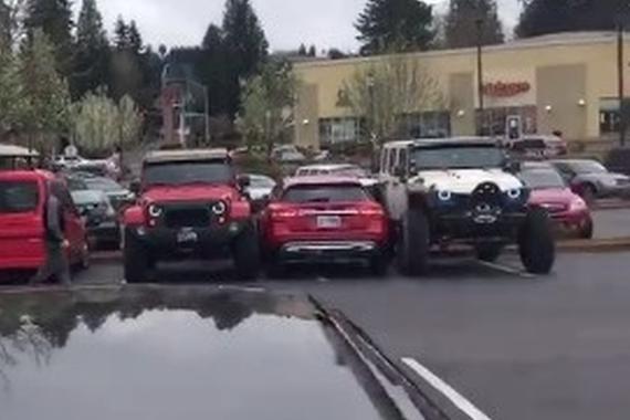 视频：对于停车不规矩的人，你会怎样？