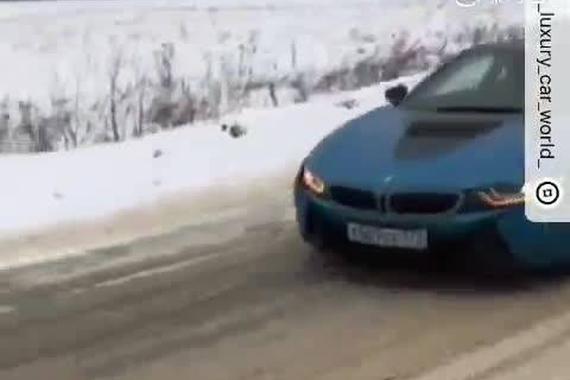 视频：展示宝马i8在冰雪湿地超强可控性