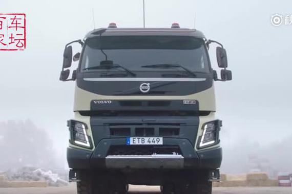 视频：4岁萝莉遥控驾驶卡车