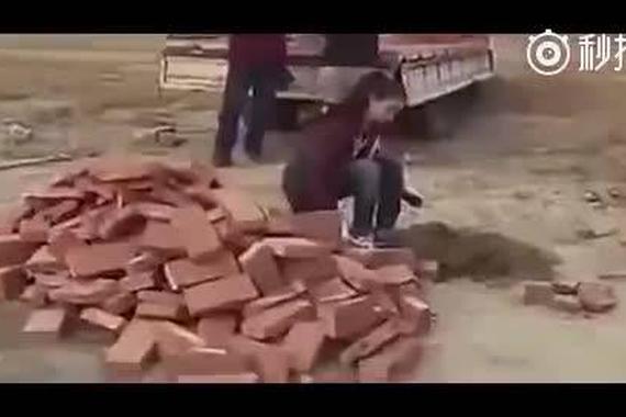 视频：震惊！美女工地开挂，一夜出名