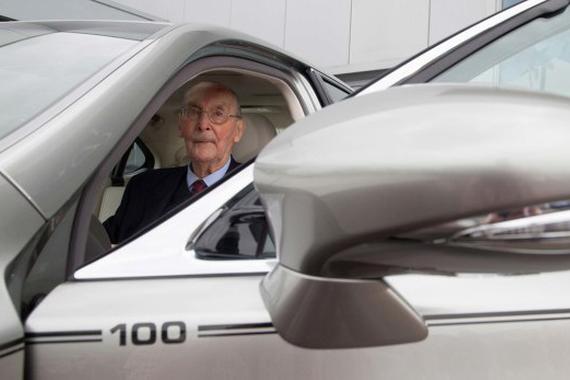 100岁的生日礼物 雷克萨斯LS定制版官图