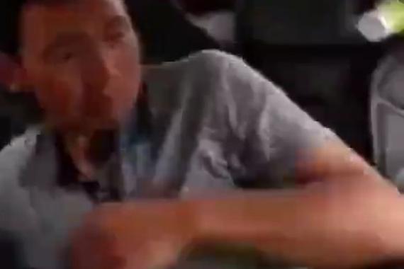 视频：某男考驾照通过后，喜极而泣！