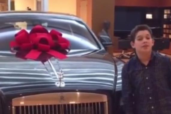 视频：真土豪！劳斯莱斯作为15岁生日礼物