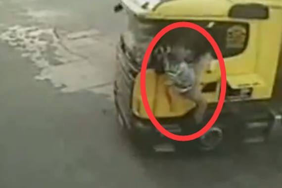 视频：不系安全带！货车司机摔出车外