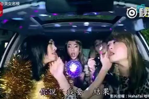 视频：车内音乐响起，一下子就暴露了年纪...