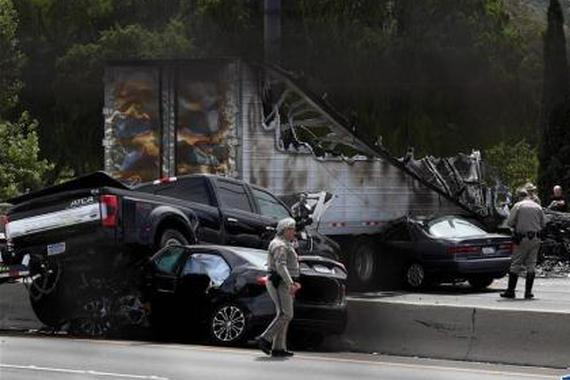 台湾一个陆客团发生车祸6人伤
