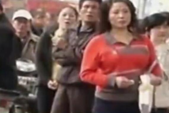 视频：开车遇到碰瓷？女司机教你怎么做