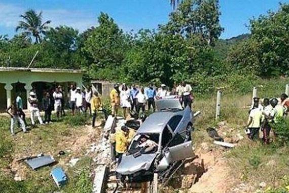牙买加半裸男女边开车边车震 却酿车祸致死亡