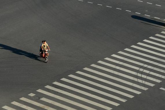 斑马线上无车让行老人被撞身亡