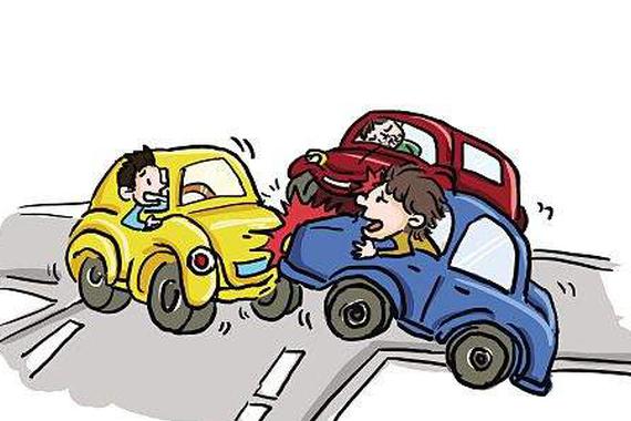 大爷遇车祸骨折 医学院学生取鞋带包扎