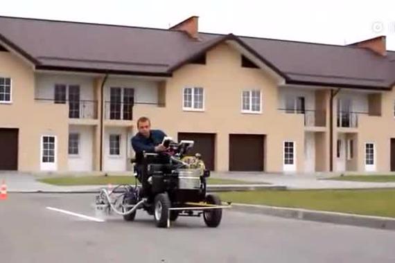 马路上各种道路标示线是如何粉刷的？