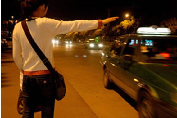 美女色诱顺风车司机 1.4万元遭窃