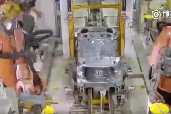 视频：堪比大片 宝马生产全过程