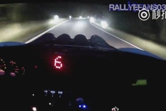 视频：保时捷911 GT3赛车夜跑，这声浪