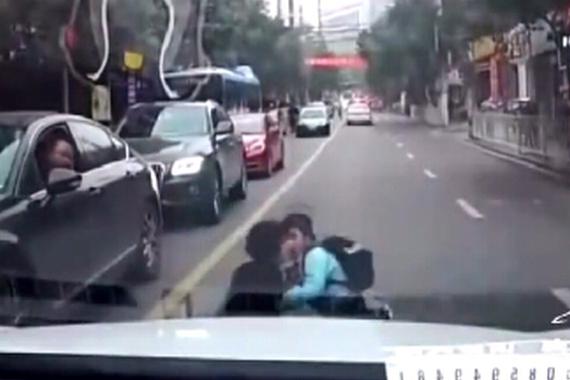 视频：家长的疏忽会让孩子有多危险？