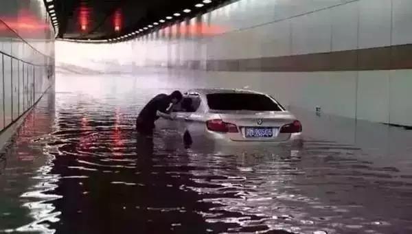 雨一直下气,氛不算融洽!雨天汽车那些事