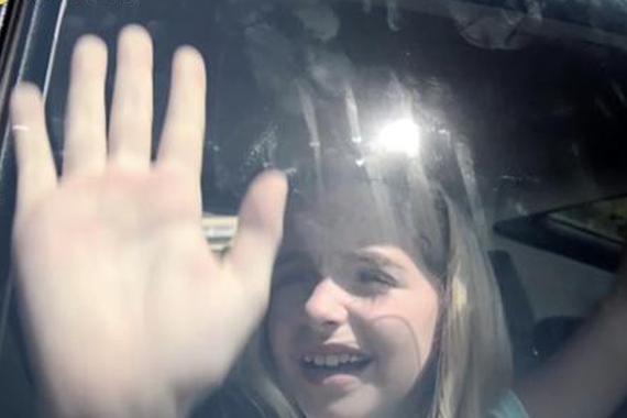 视频：家长必看！孩子困在车内有多恐怖