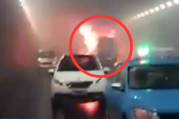 视频：客车隧道内起火！仅一人幸运生还