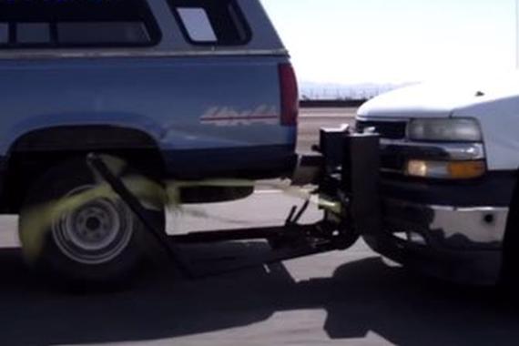 视频：截车神器！再好的车技也逃不了