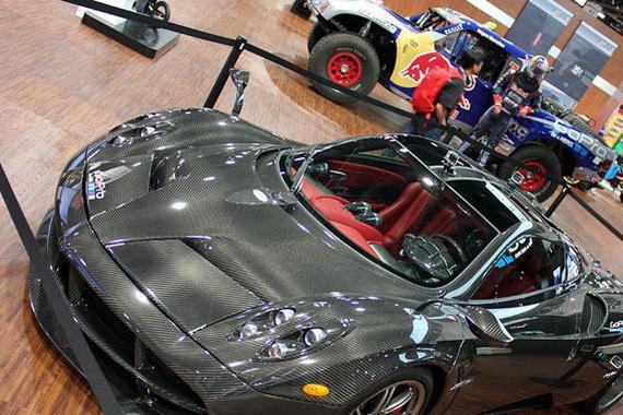 这车6.0升V12，一箱油只跑10分钟