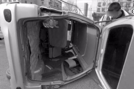 视频：女子打开后备箱后惹来的杀身之祸！