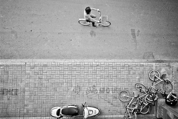 共享单车运营商“瓜分”路侧停车区