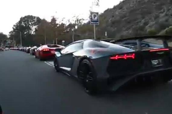 没有对比没有伤害，迪拜马路边的豪车