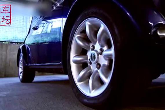 视频：世界最小的汽车，比婴儿车还小！