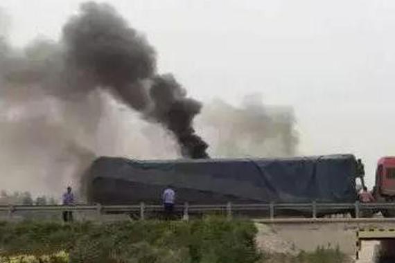 你的车为何冒黑烟？快来听听老司机的解释