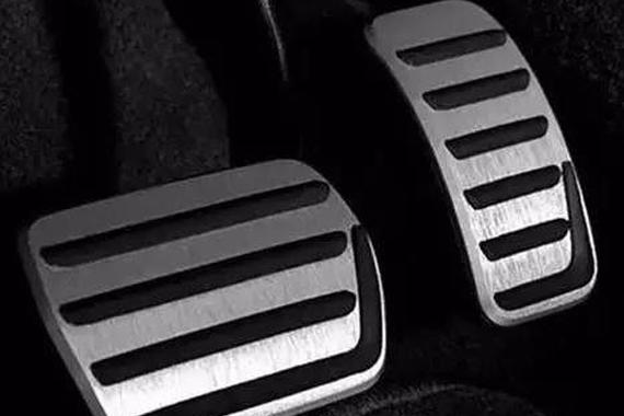 刹车不能胡乱踩，不同路段操作各有不同！