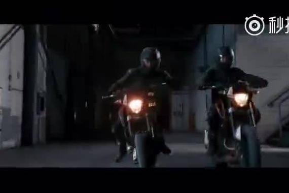 老司机，真厉害 奔驰CLS倒开如流