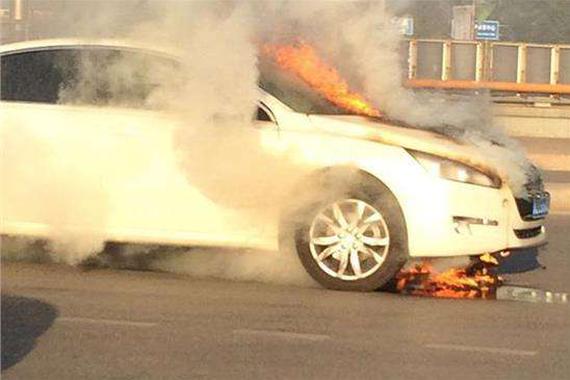 醉驾撞车求高价私了 正义市民选择报警