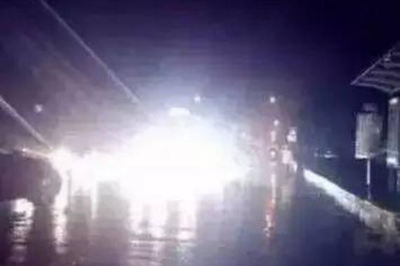 晚上对付远光狗的最好方法！屡试不爽……