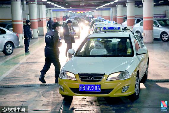 85.5％受访者认为违章停车现象普遍