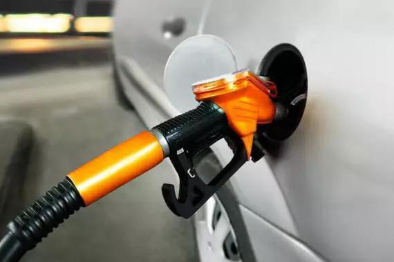 油表灯亮了，到底还能跑多远？