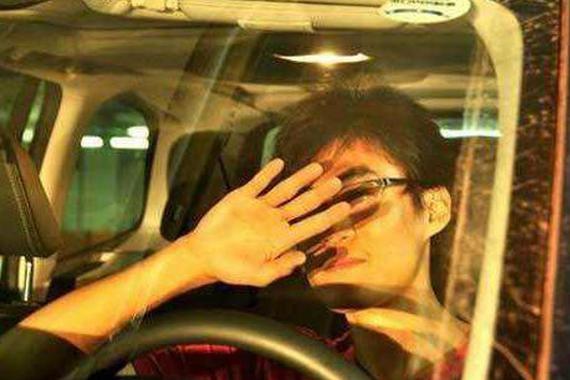 开车要不要戴墨镜，为啥有些人很喜欢戴？